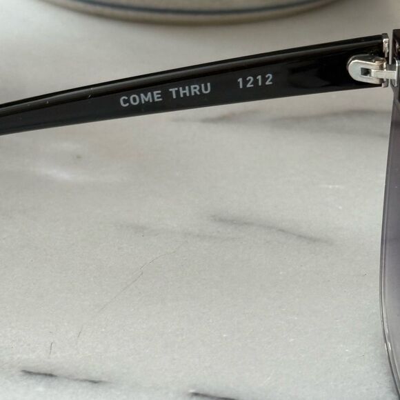 ⭐️Quay COME THRU Sunglasses main image 8
